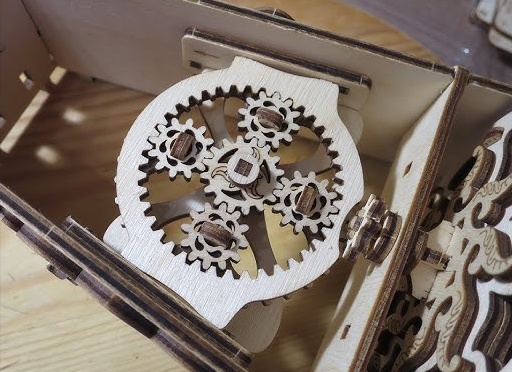 Новые деревянные конструкторы UGEARS — колёсная лира и шкатулка с секретом
