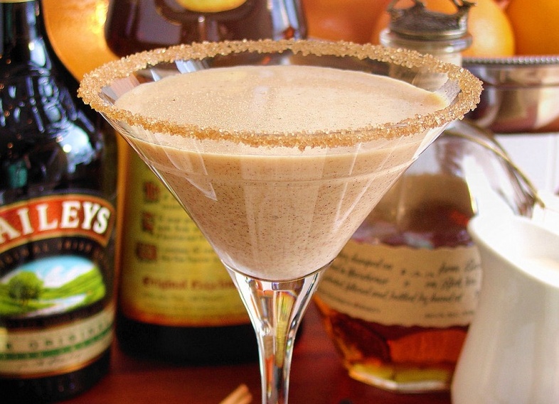 Самодельный Бэйлис: вкусный ликер на праздники