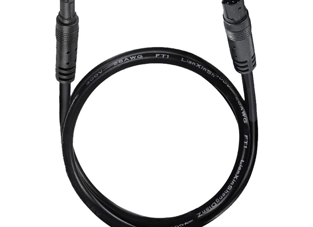 Как хранить длинные интерфейсные кабели и не запутаться в них