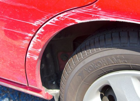 Как убрать царапины на машине своими руками