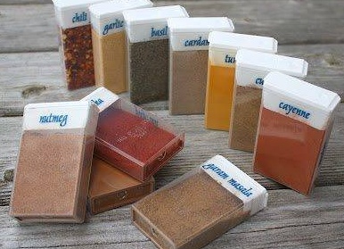 Используйте коробочки от Tic-Tac для специй