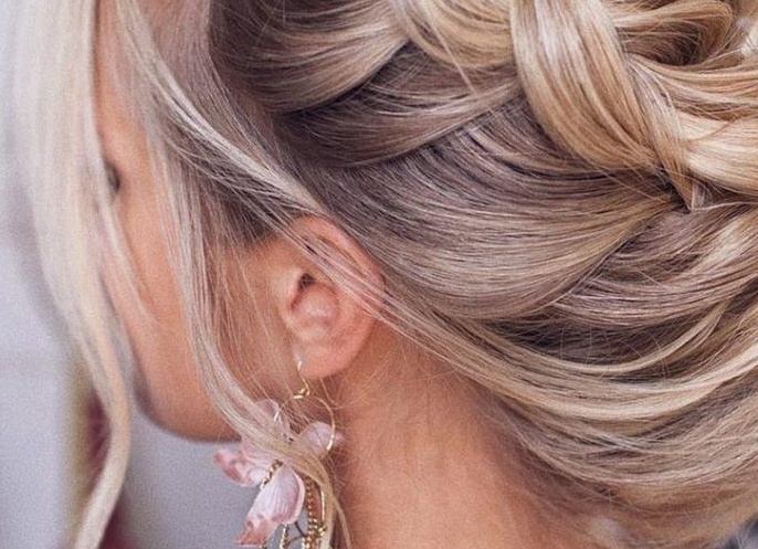 11 стильных и простых причёсок на средние волосы