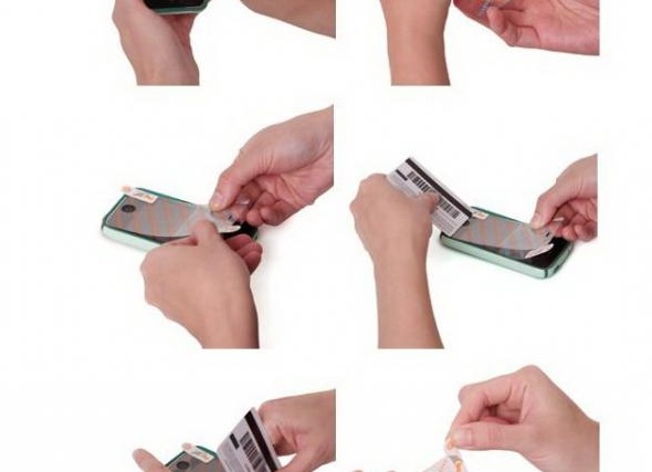 Как наклеить защитную плёнку без пузырей