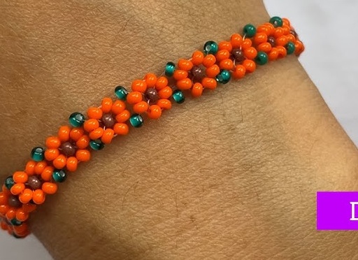 Украшения из бисера.